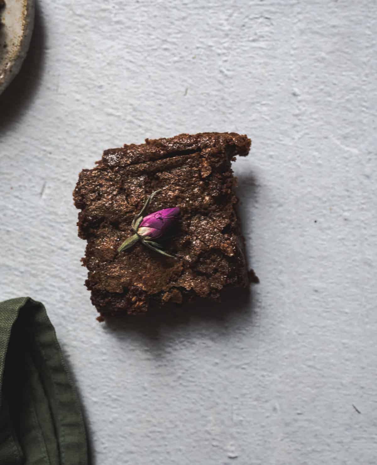 overhead image of brownie with rose on top