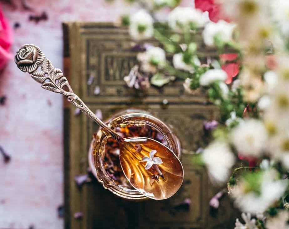 How to make lilac infused honey
