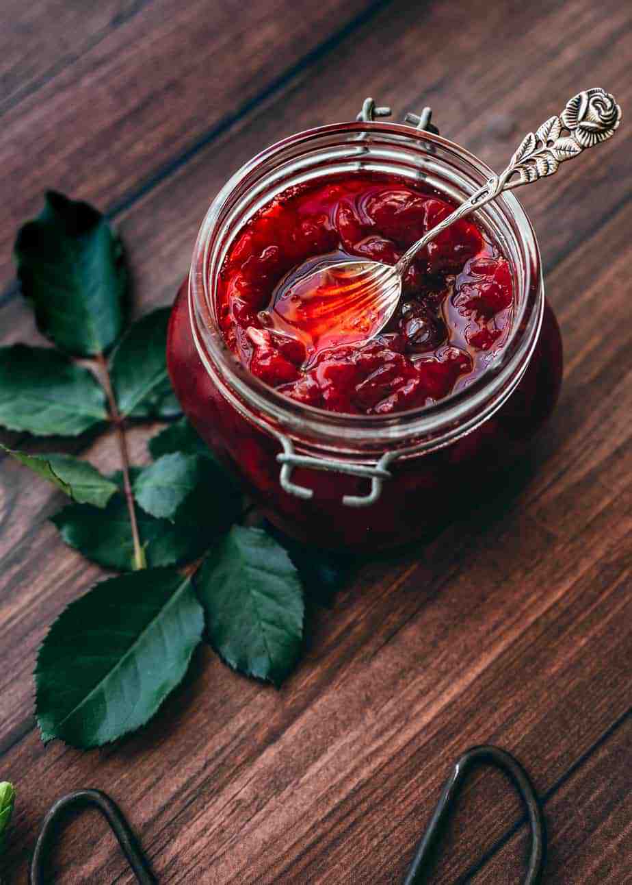 How to make wild rose petal jam