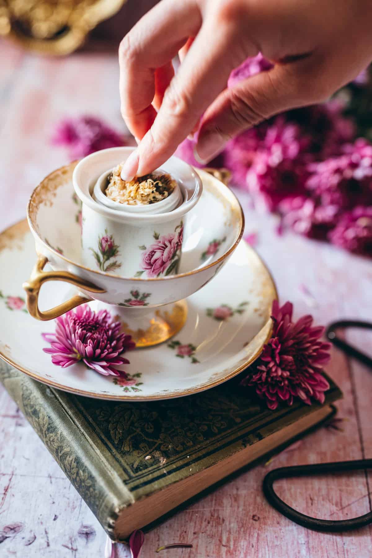 Chrysanthemum flower tea and it's benefits - Frolic and Fare