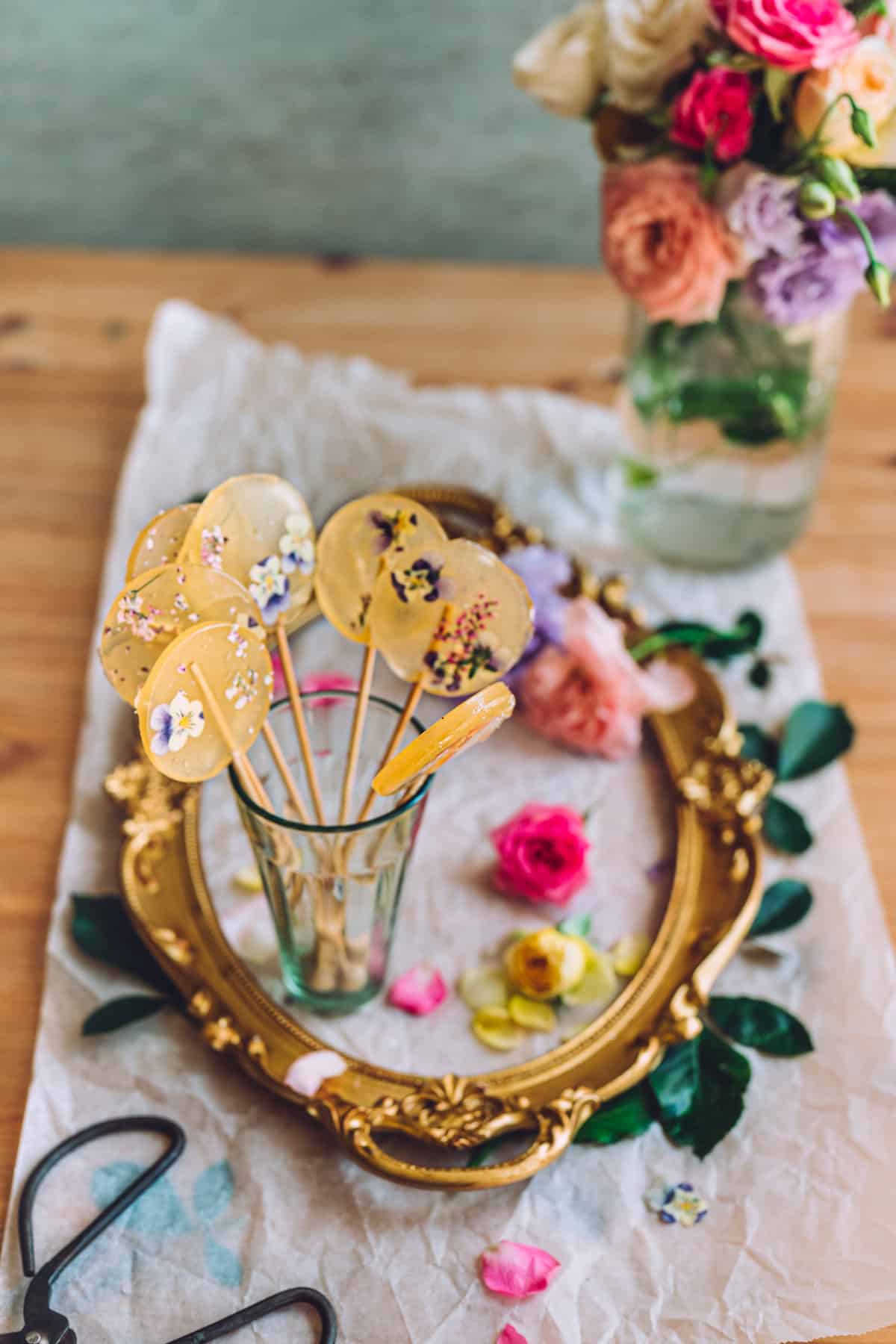 pressed pansy lollipops 3